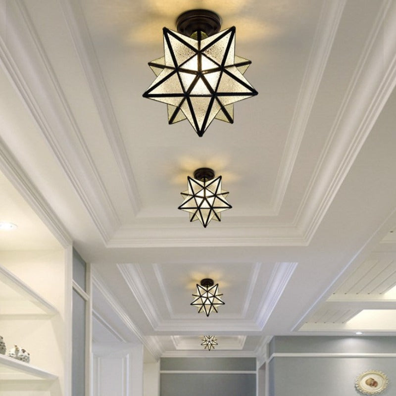 Bella klasyczna lampa sufitowa montowana bezpośrednio do sypialni