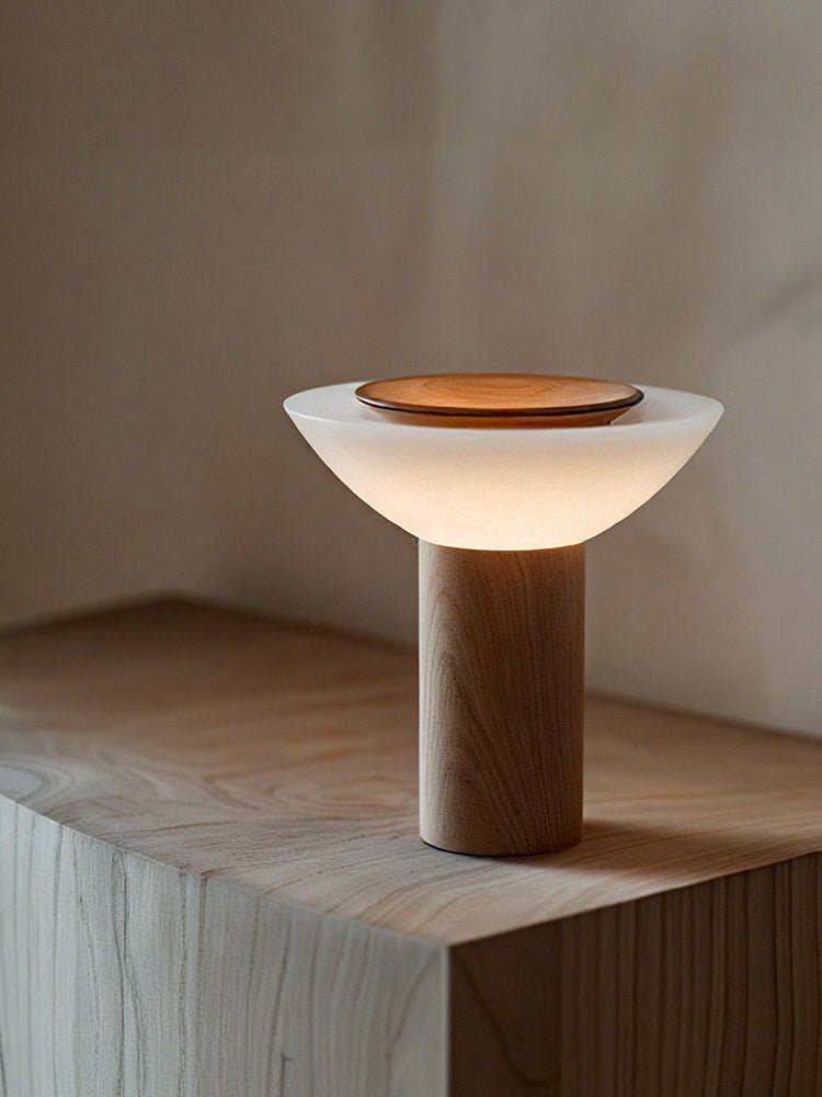 Rinenine drewniana lampa stołowa