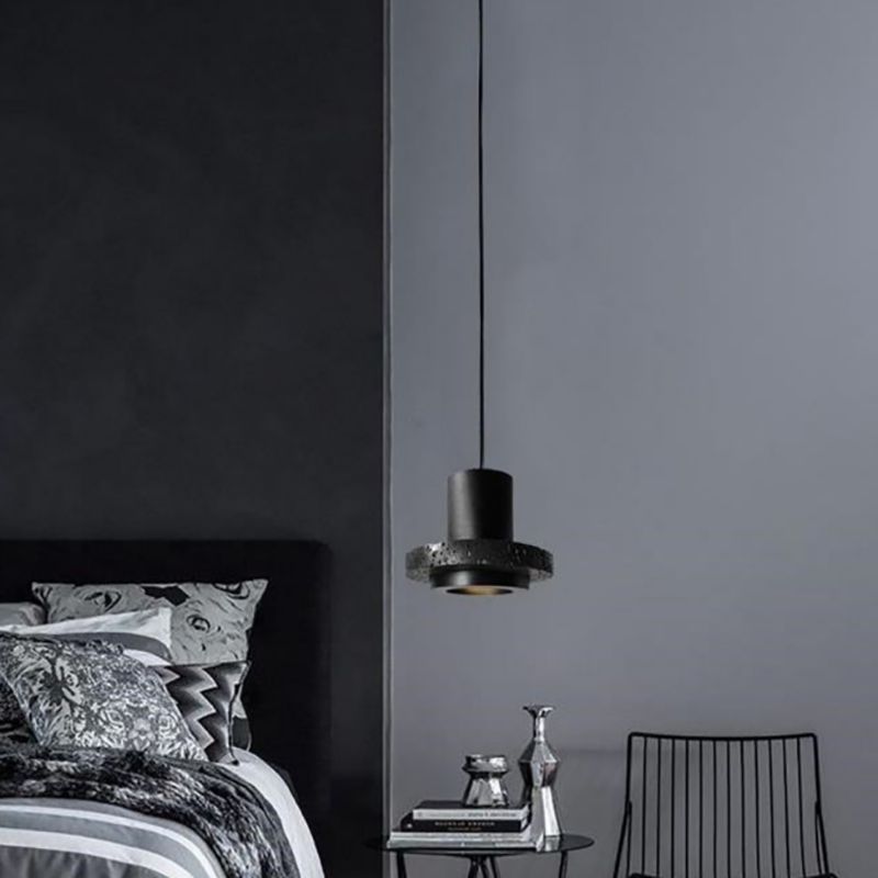 Arisha czarna lampa wisząca w stylu postmodernistycznym