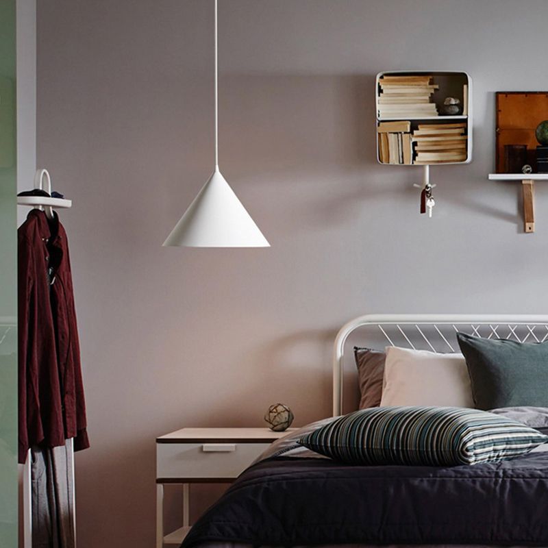 Aria wisząca lampa LED o kształcie lejka z barwnym światłem