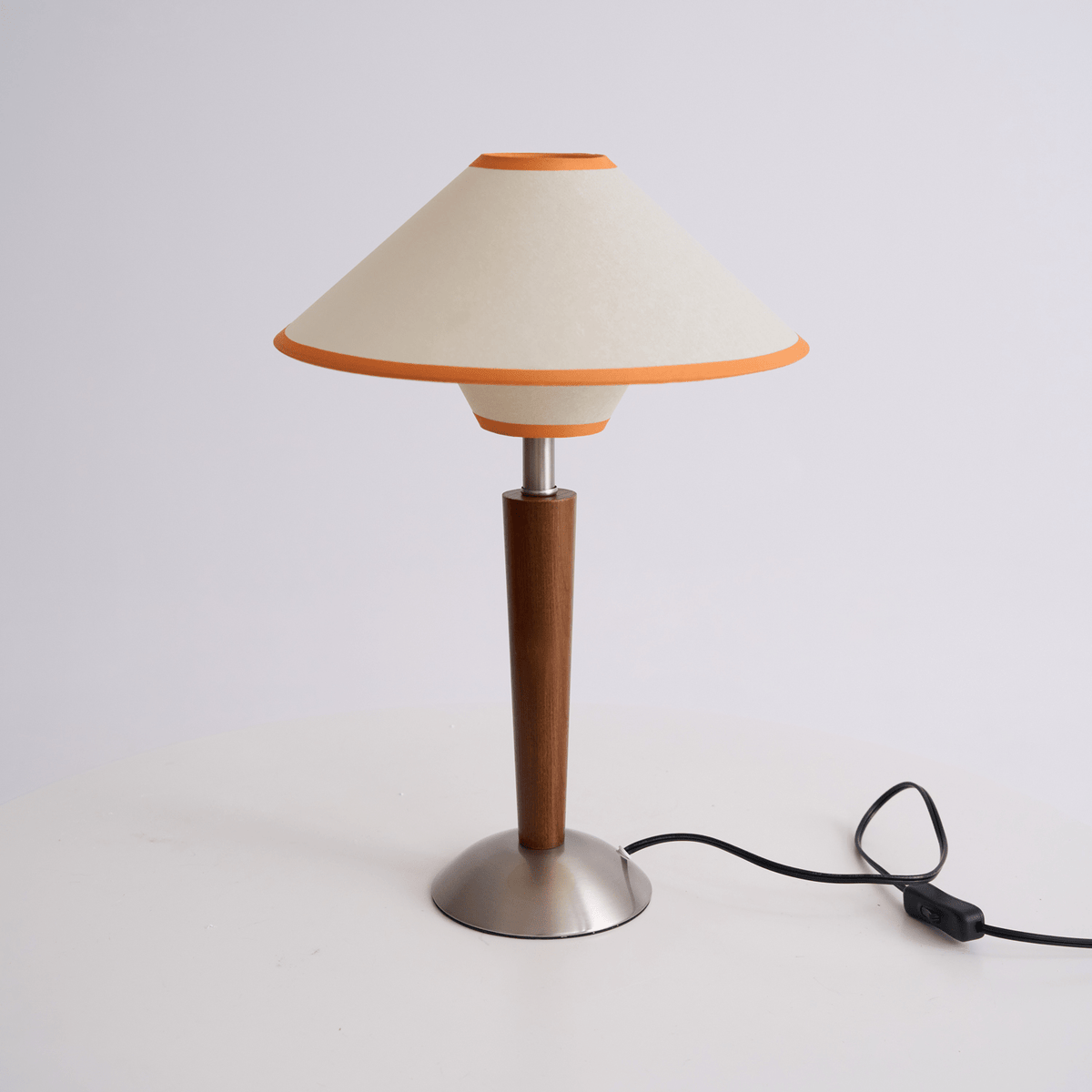 Lampa stołowa Talonwood drewniana