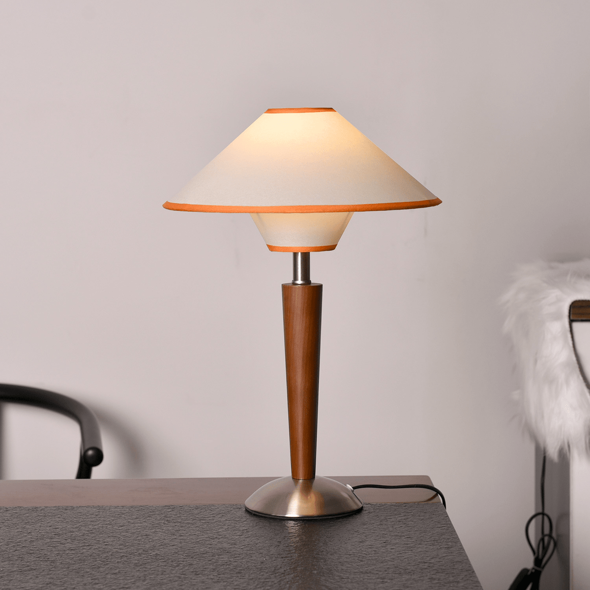 Lampa stołowa Talonwood drewniana