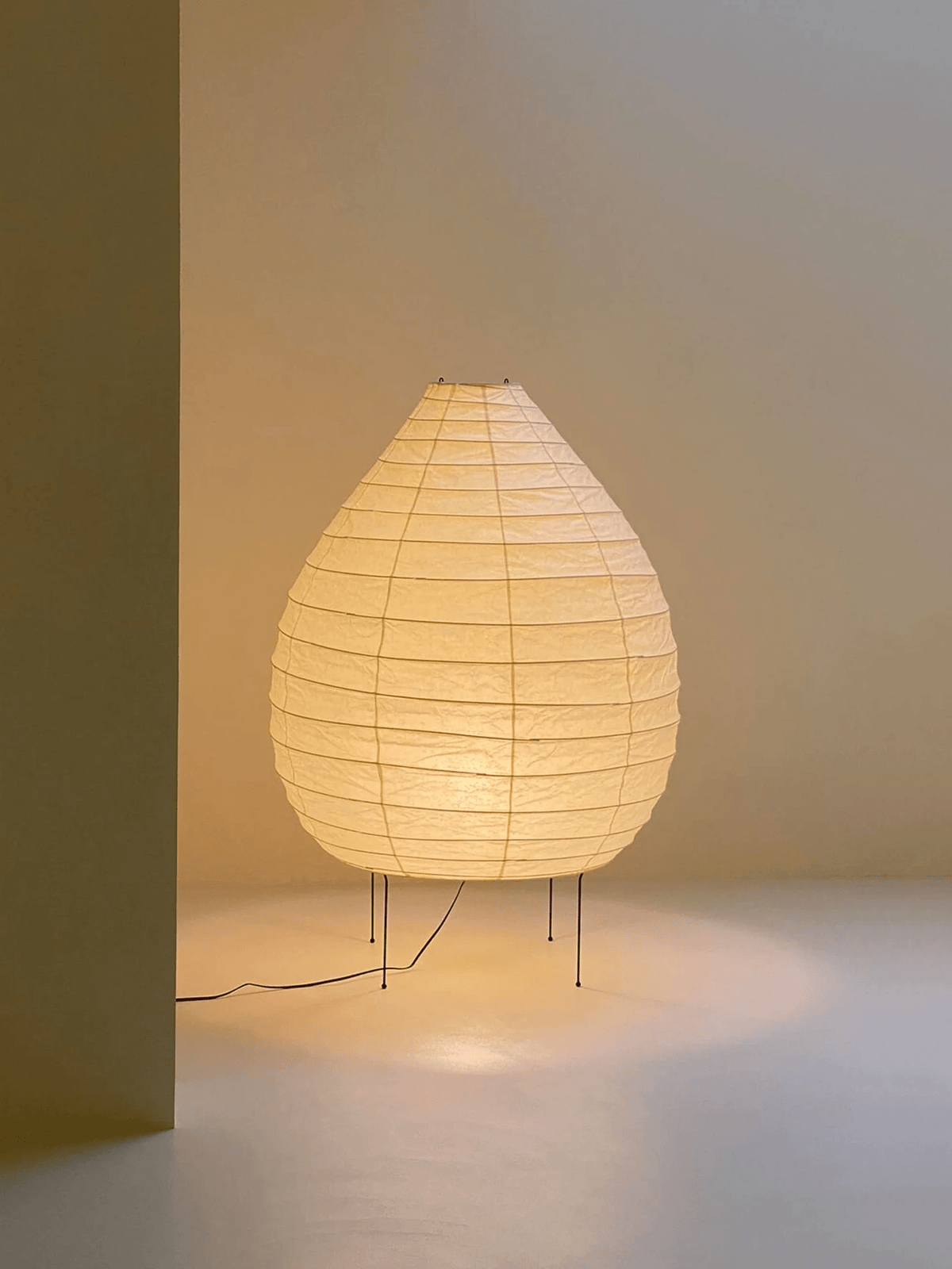 Viraiviella nowoczesna lampa stojąca