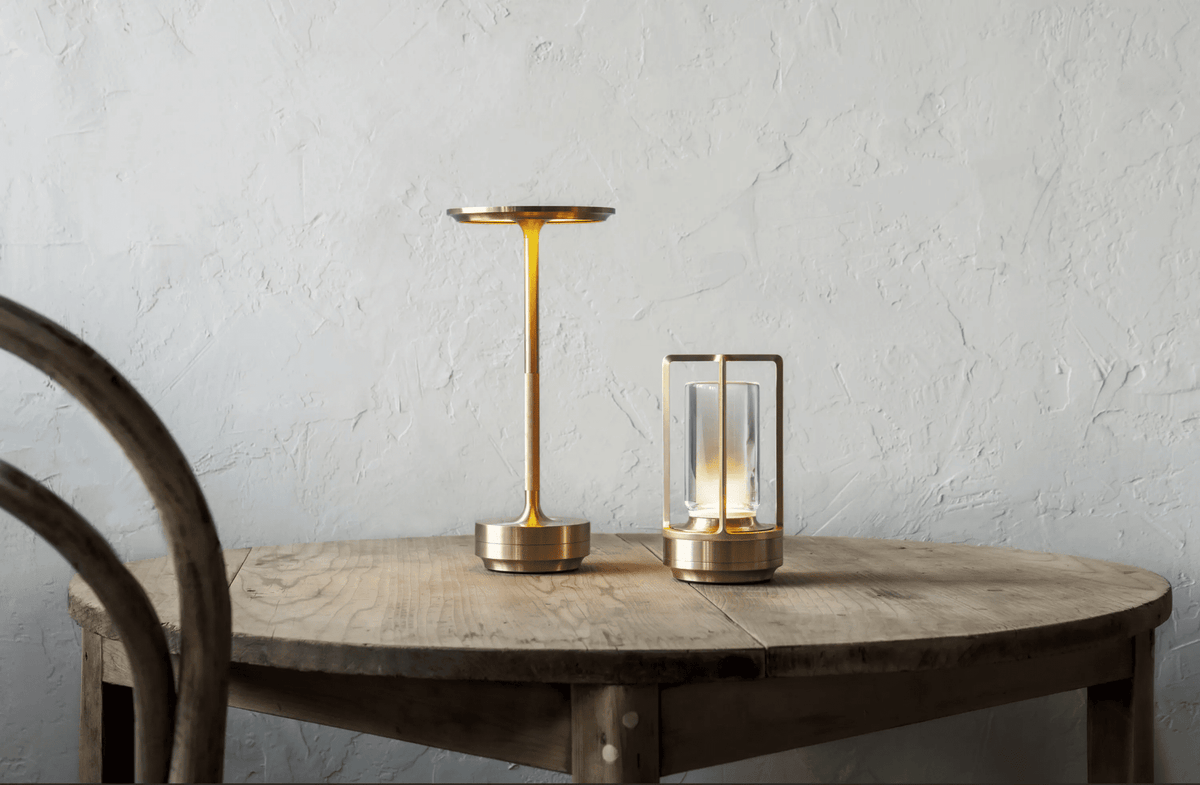 Solvane ładowalna lampa stołowa