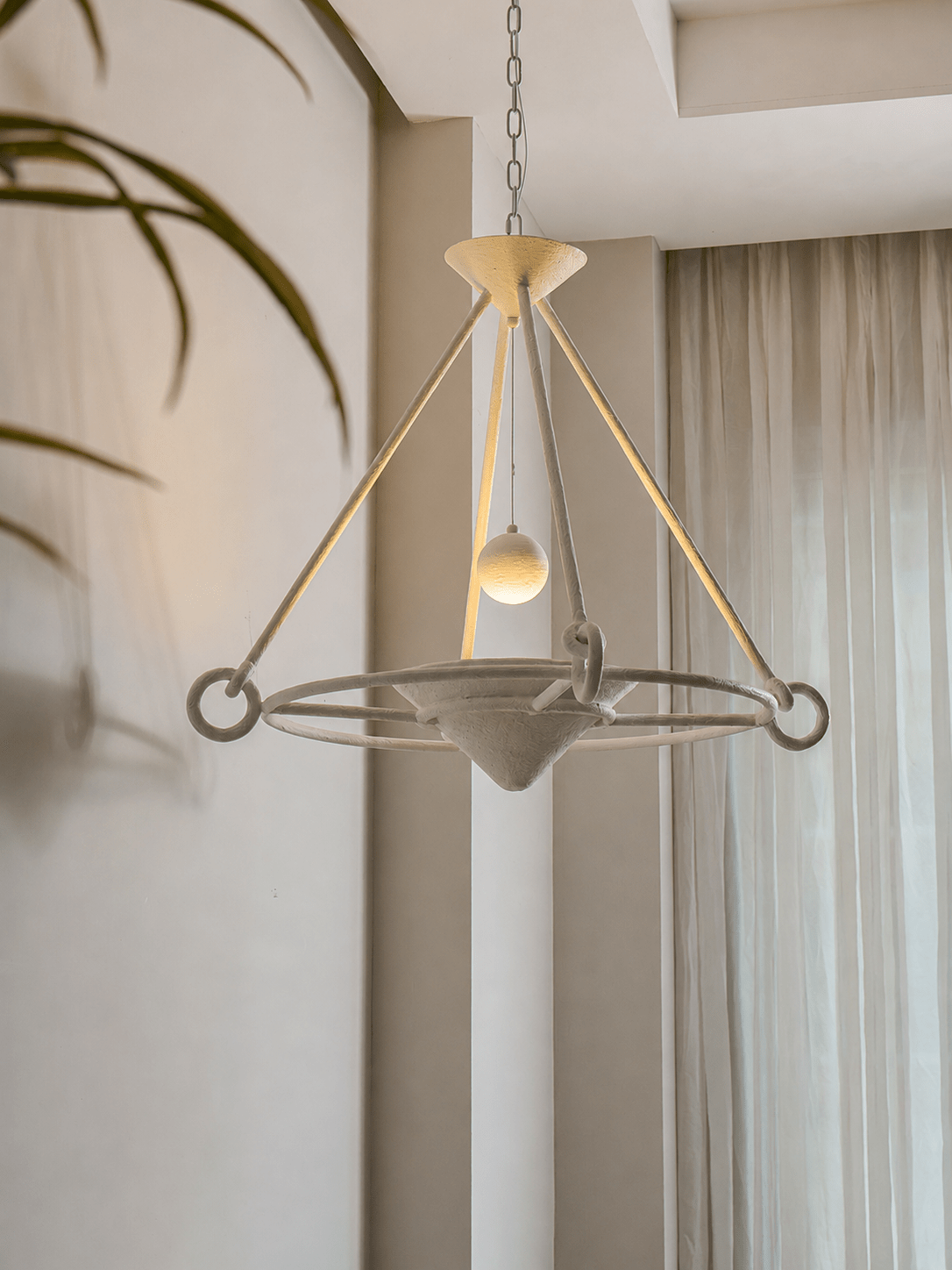 Sculptural żyrandol z gipsu