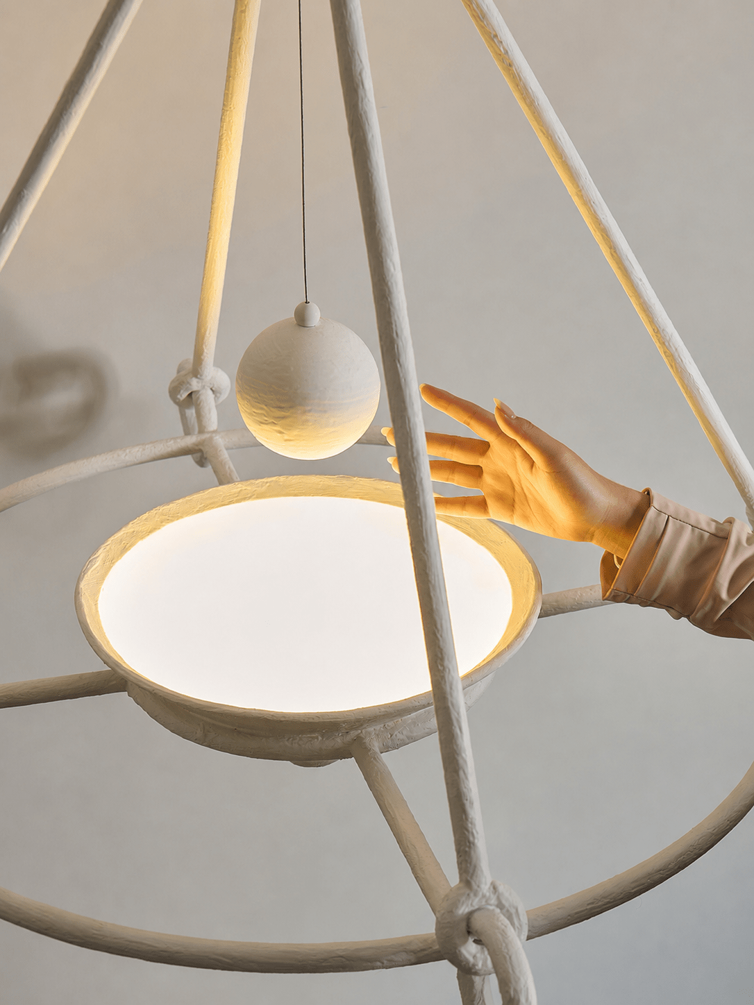 Sculptural żyrandol z gipsu