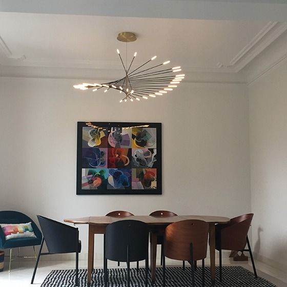 Arisha nowoczesny żyrandol fajerwerkowy obrotowy, czarny/złoty, salon/galeria sztuki