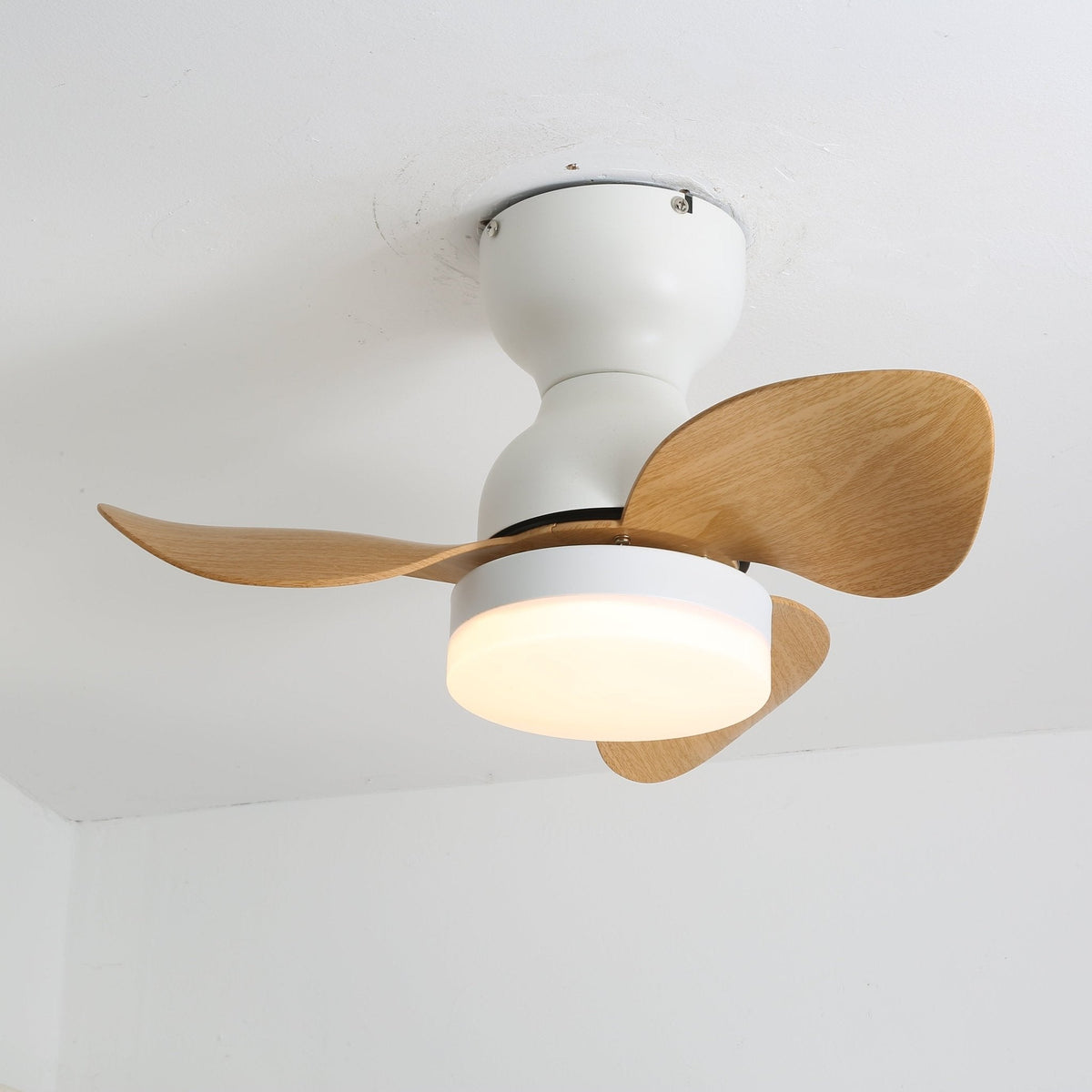 Renuina lampa sufitowa z wentylatorem