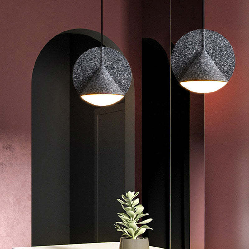 Arisha nowoczesna lampa wisząca z kolorowym kloszem LED