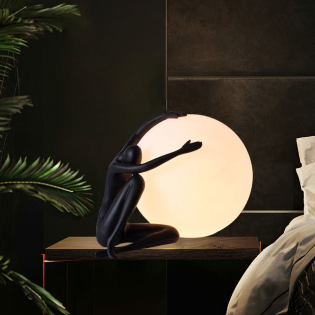 Cosmo Humanoid Ball Holding Lampa Stołowa