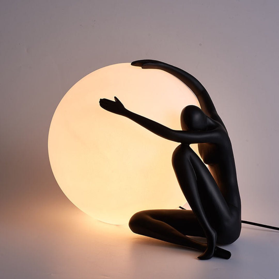 Cosmo Humanoid Ball Holding Lampa Stołowa