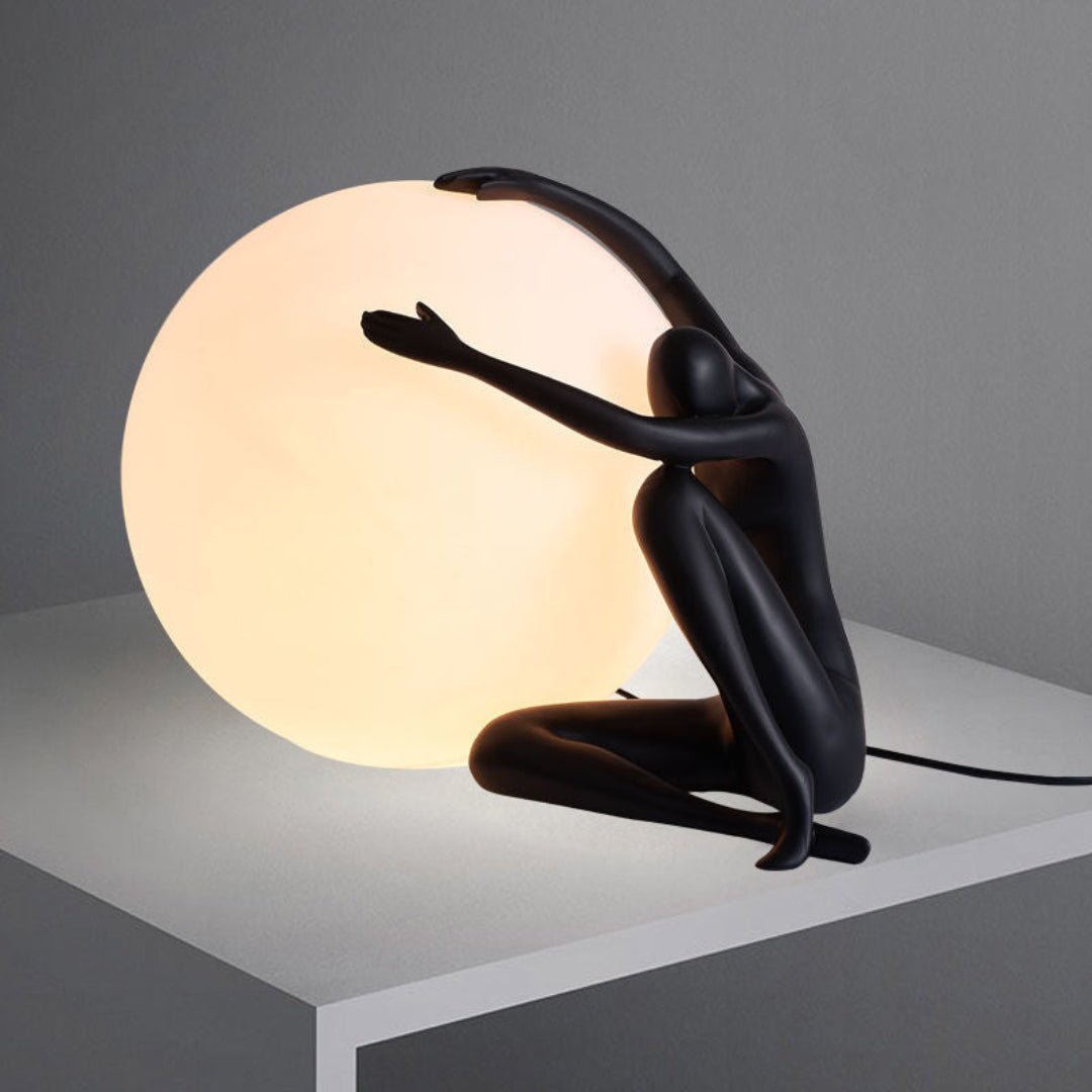 Cosmo Humanoid Ball Holding Lampa Stołowa