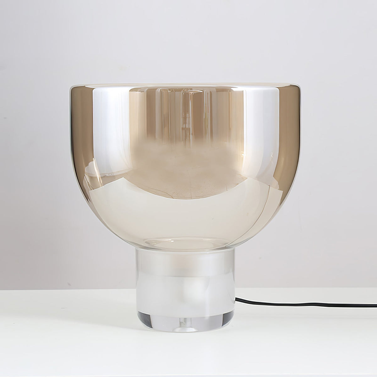 Cavm elegancka lampa stołowa ze szkła