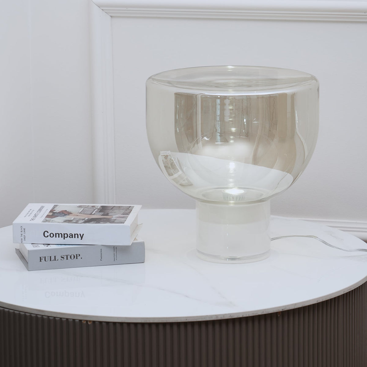 Cavm elegancka lampa stołowa ze szkła