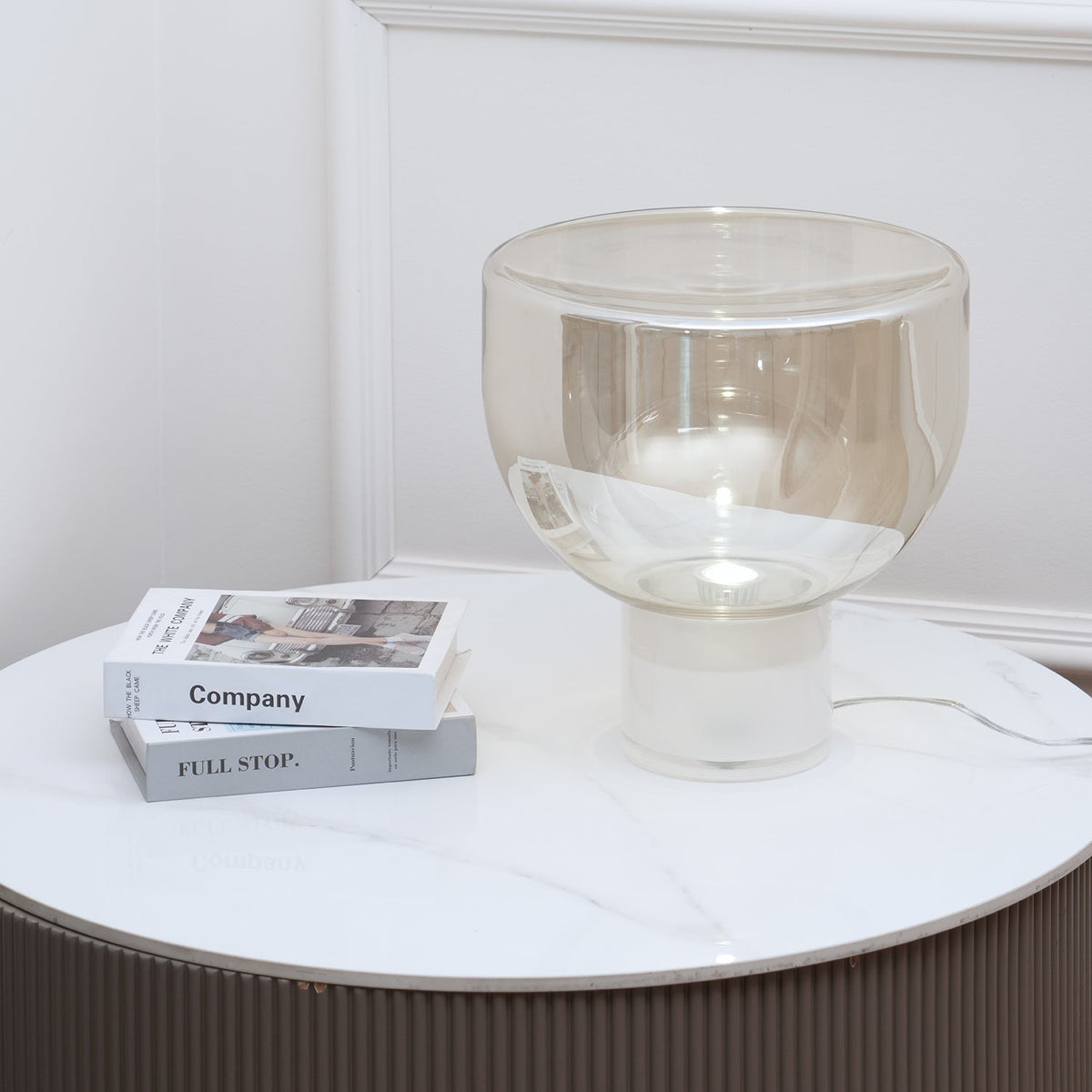 Cavm elegancka lampa stołowa ze szkła