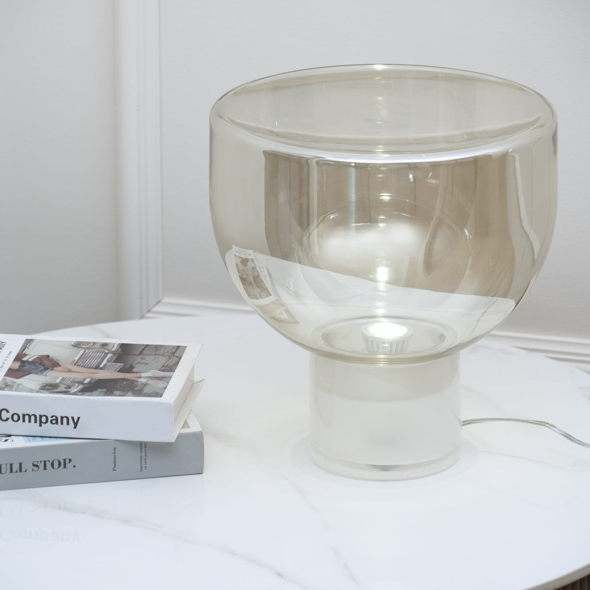Cavm elegancka lampa stołowa ze szkła