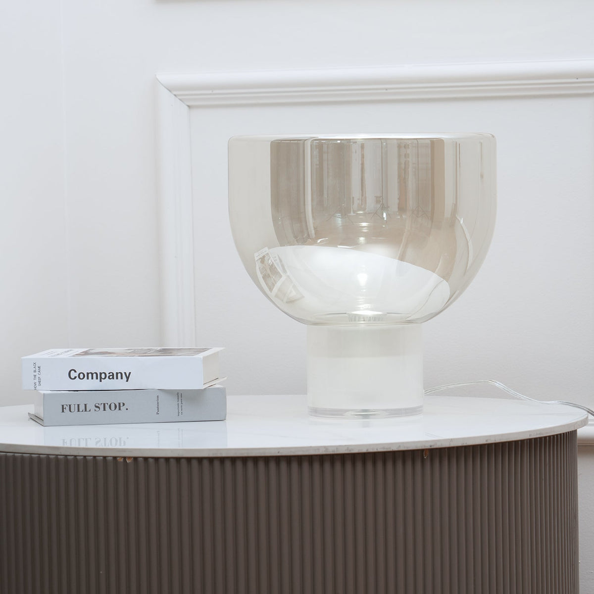Cavm elegancka lampa stołowa ze szkła