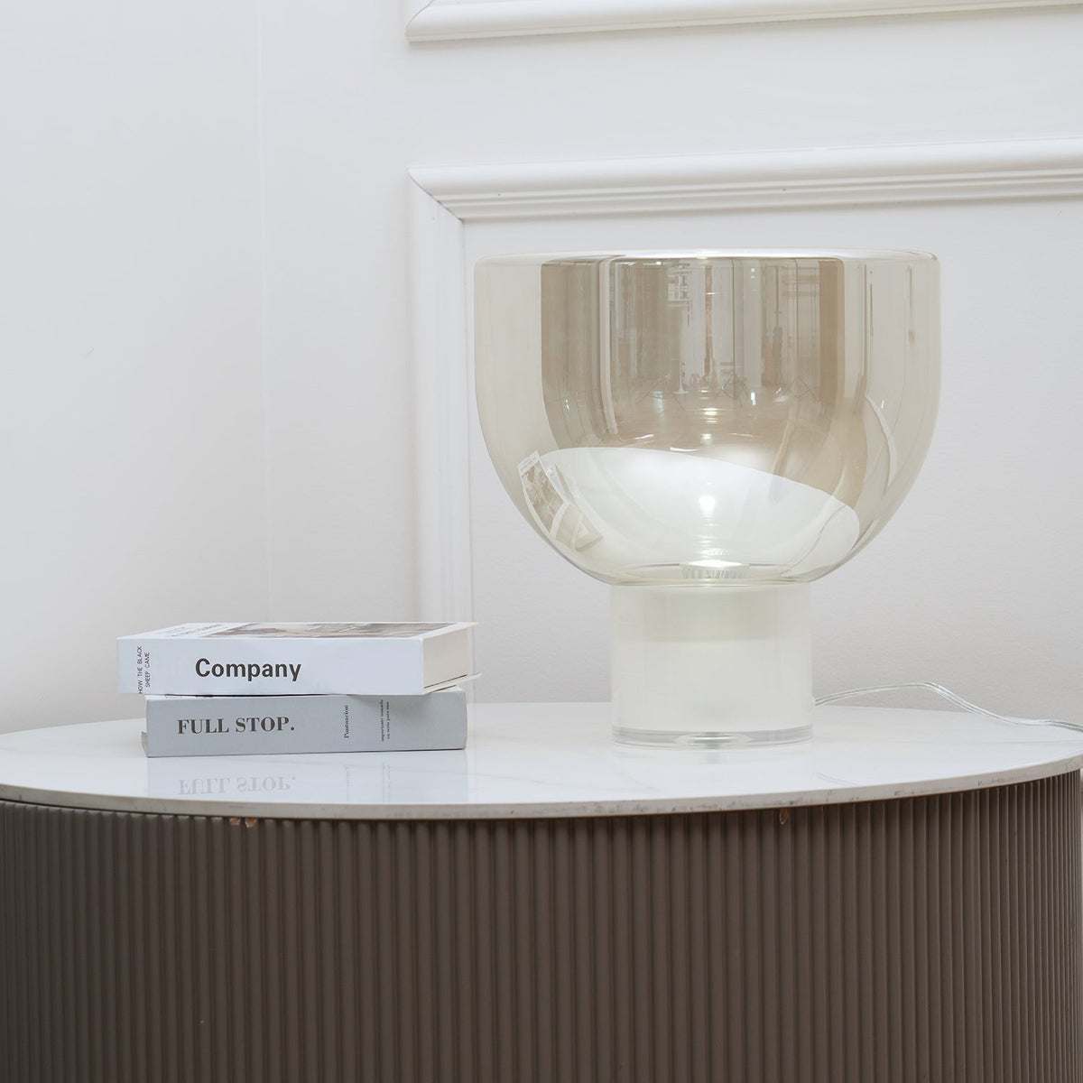 Cavm elegancka lampa stołowa ze szkła