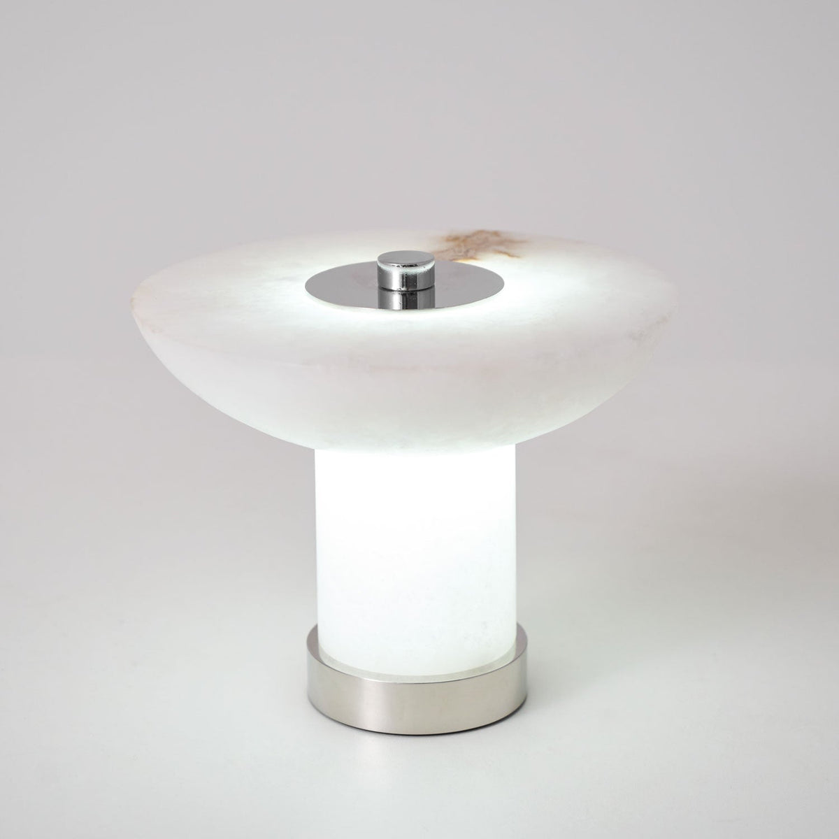 Lampa stołowa Eurnoran w kształcie grzybka z alabastrem
