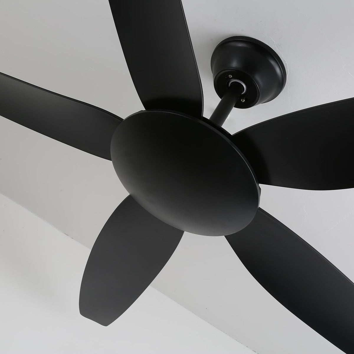 Onyxa minimalistyczna lampa sufitowa z wentylatorem