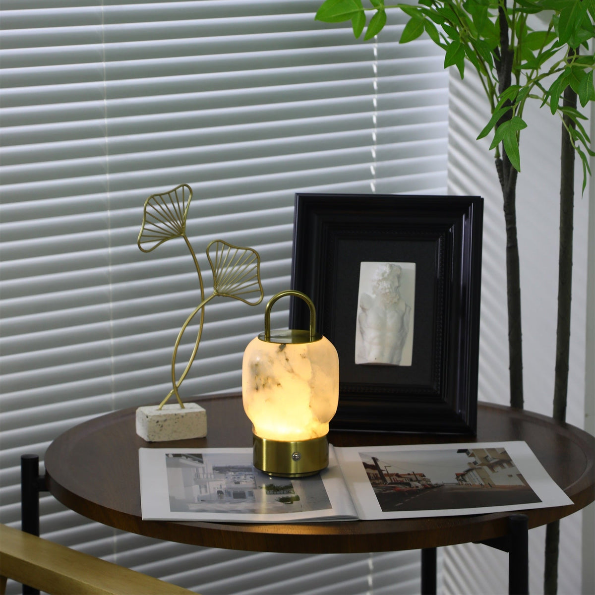 Oramith Alabaster przenośna, ładowana akumulatorem lampa stołowa