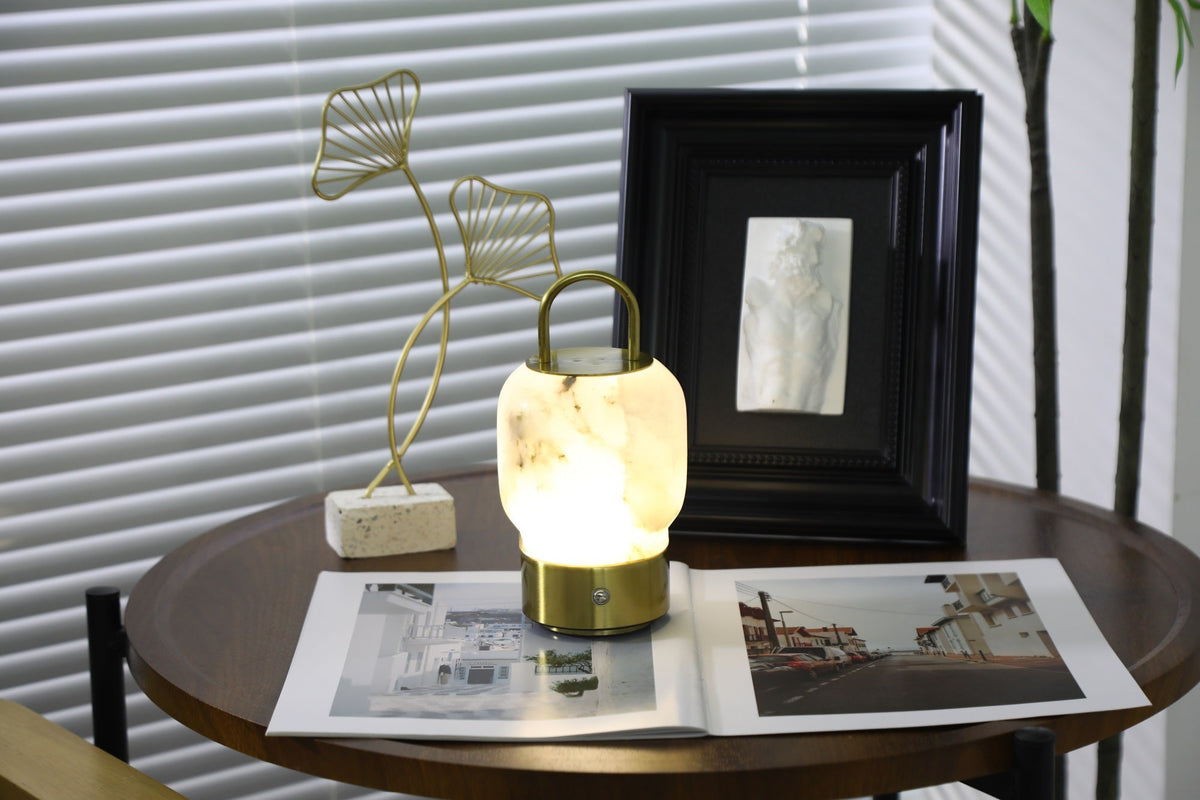 Oramith Alabaster przenośna, ładowana akumulatorem lampa stołowa