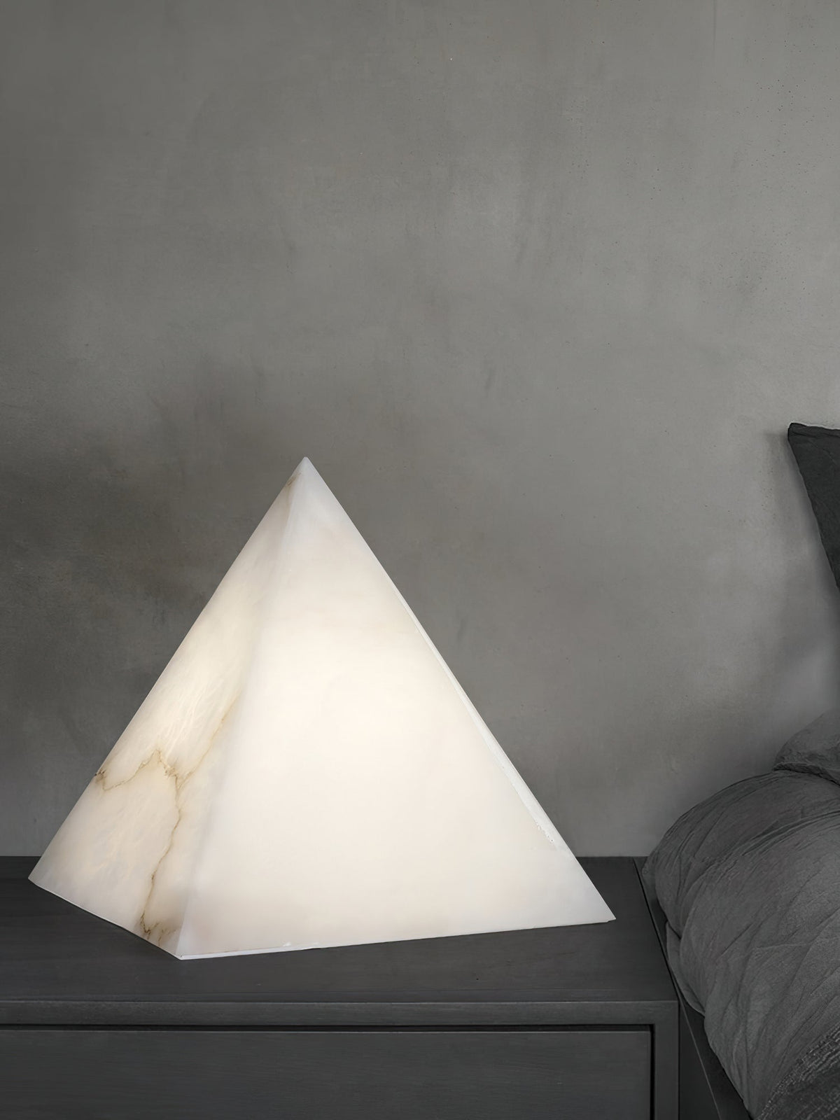Lampa stołowa Sorirette w kształcie piramidy