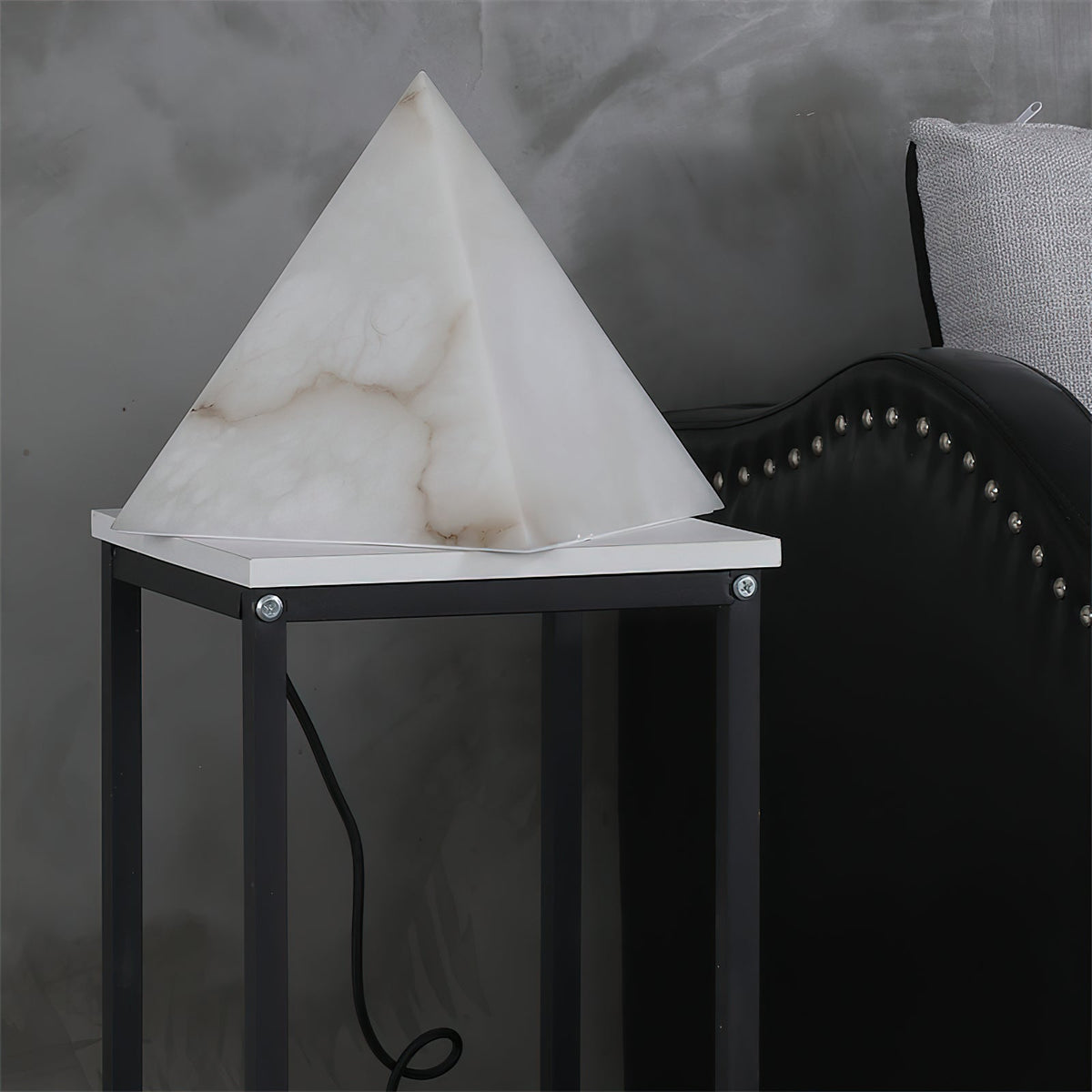 Lampa stołowa Sorirette w kształcie piramidy