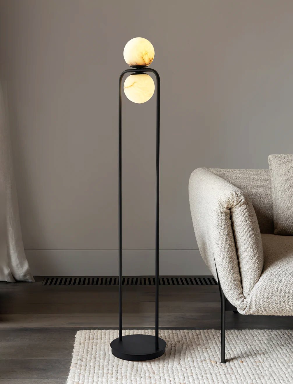 Callista minimalistyczna lampa stojąca z alabastrem