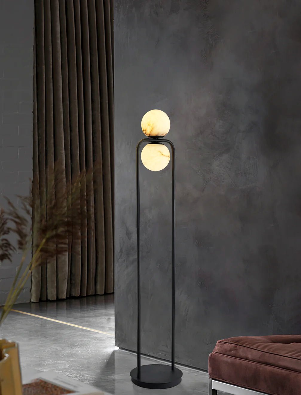 Callista minimalistyczna lampa stojąca z alabastrem