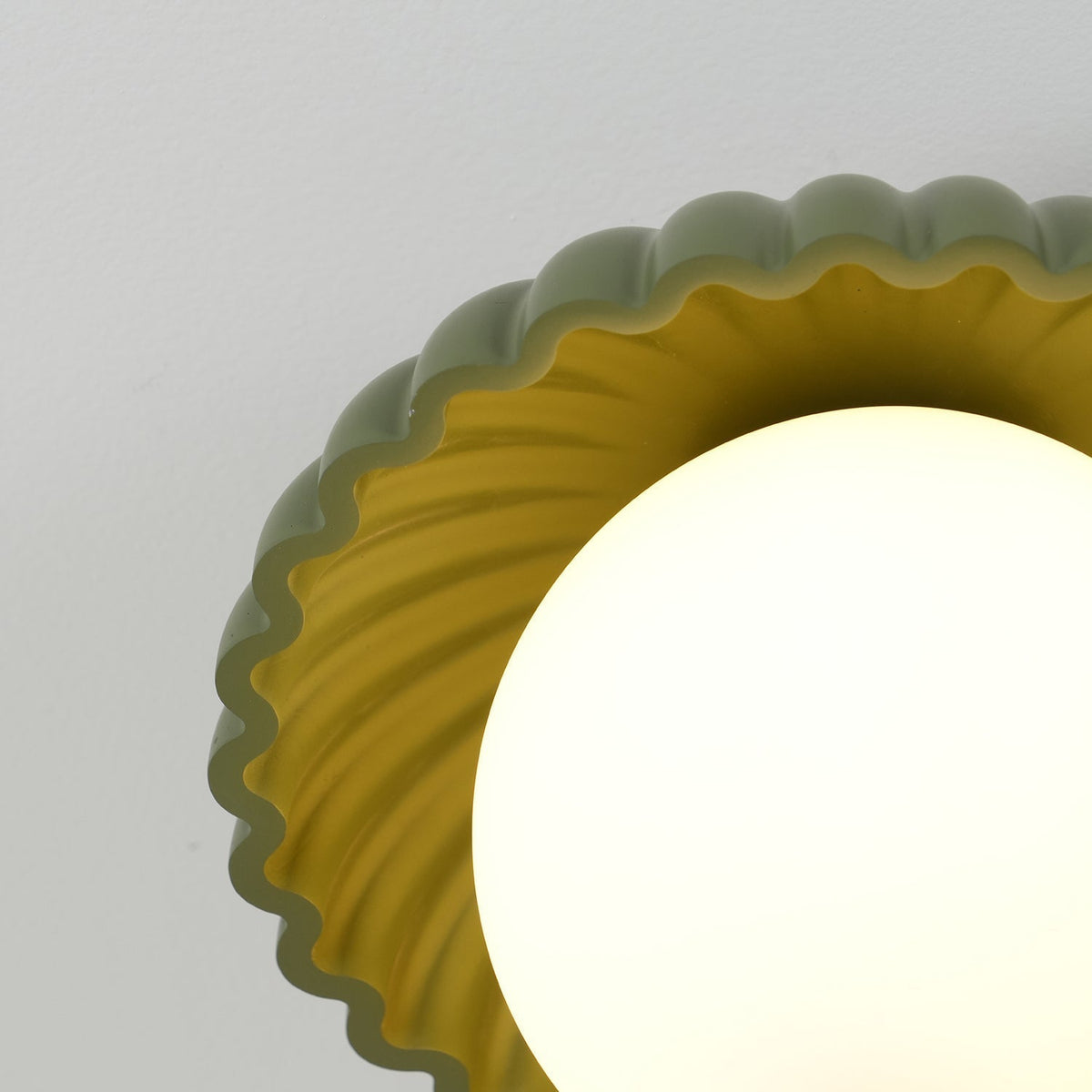 Scallop Glow lampa sufitowa montowana bezpośrednio ze szkła