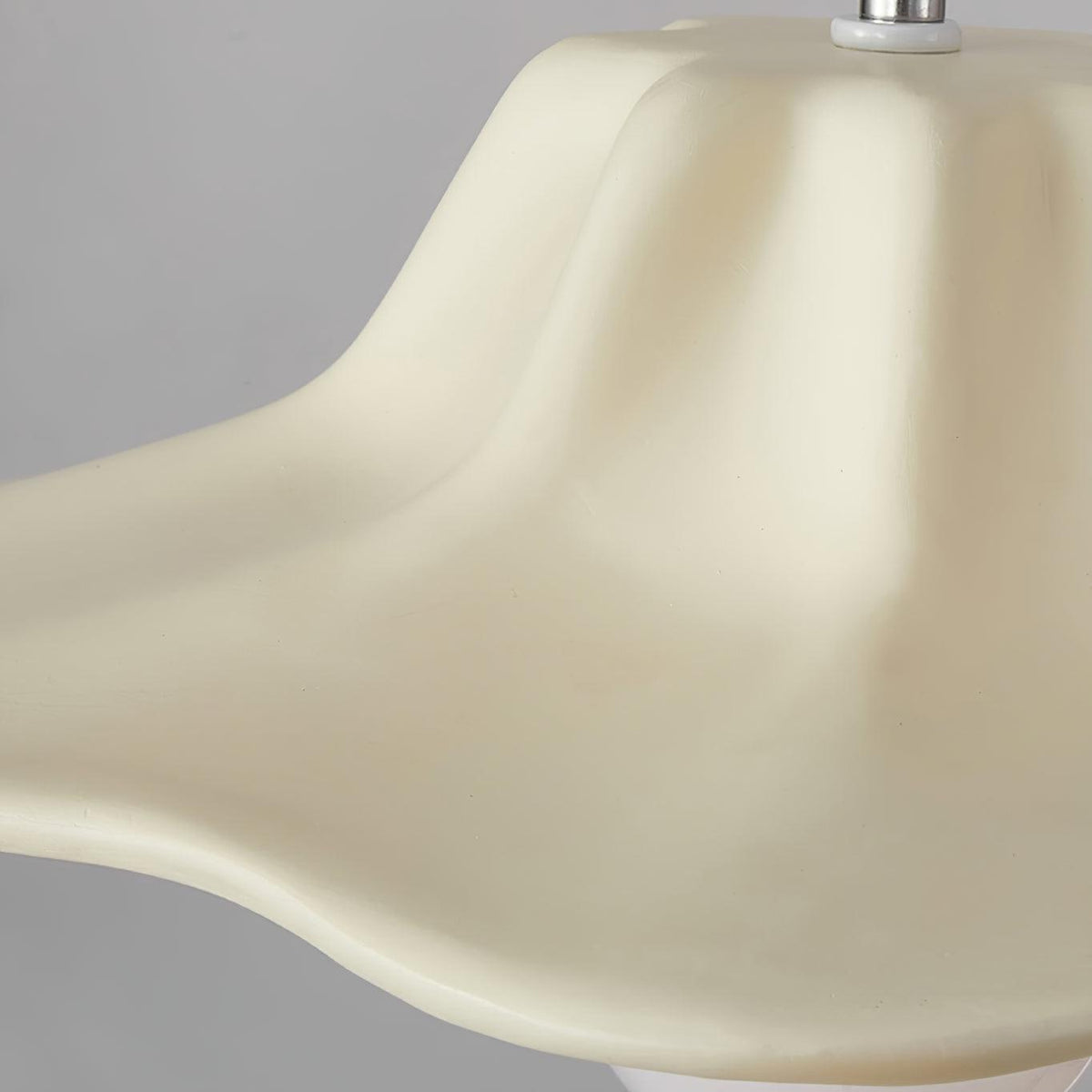 Nyrosis wisząca lampa z żywicy w przytulnym stylu