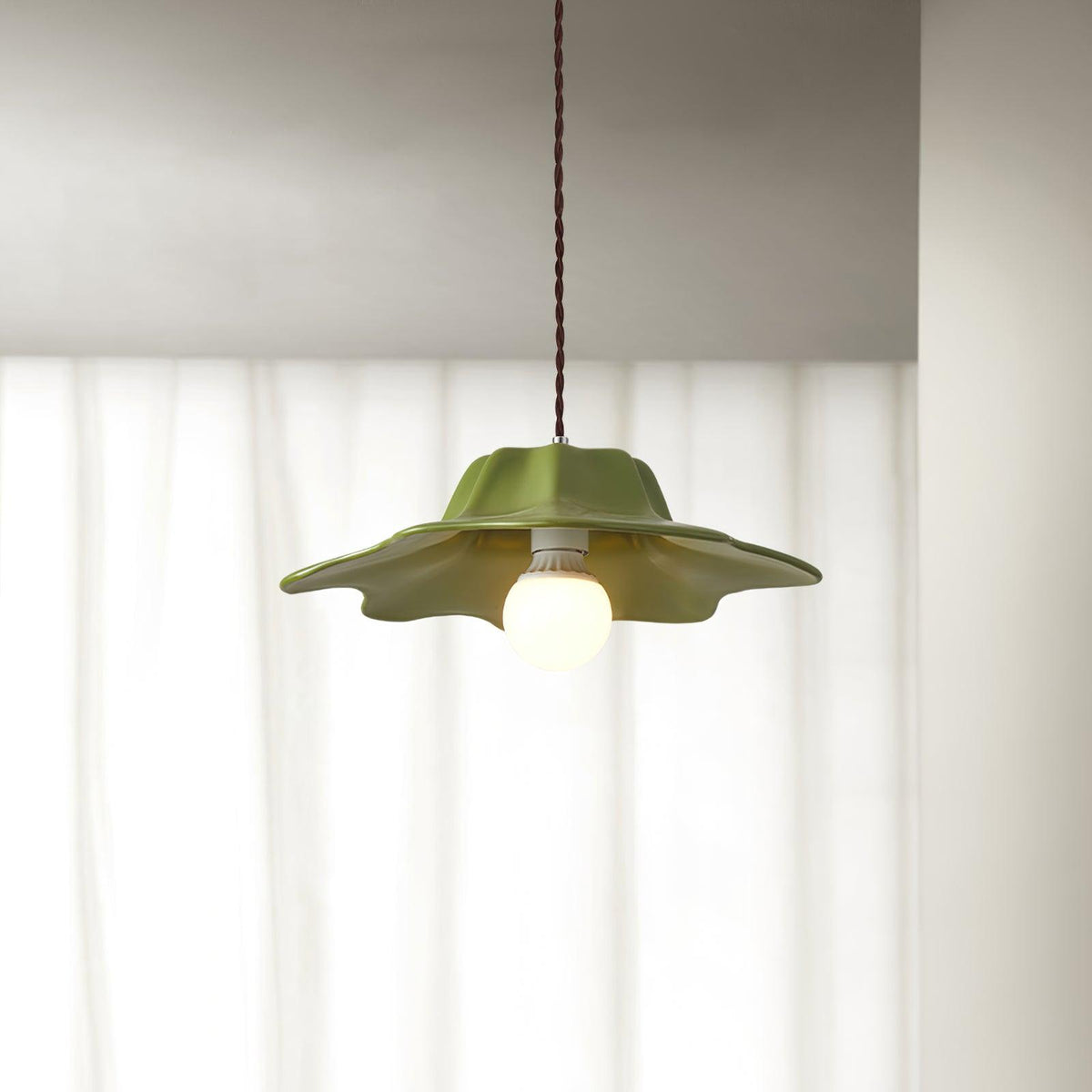 Nyrosis wisząca lampa z żywicy w przytulnym stylu