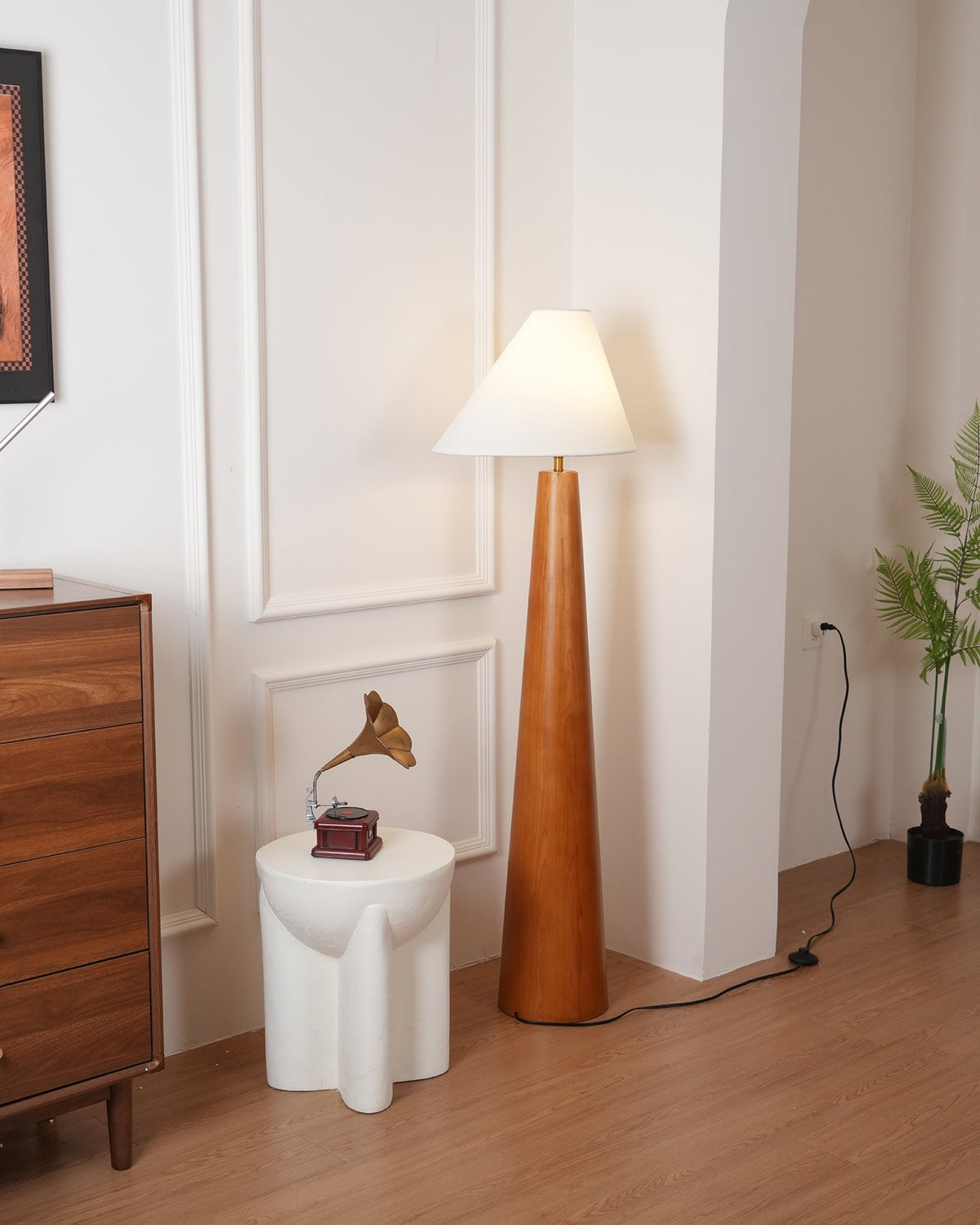 Lampa stojąca Pinnacle Minimalist drewniana