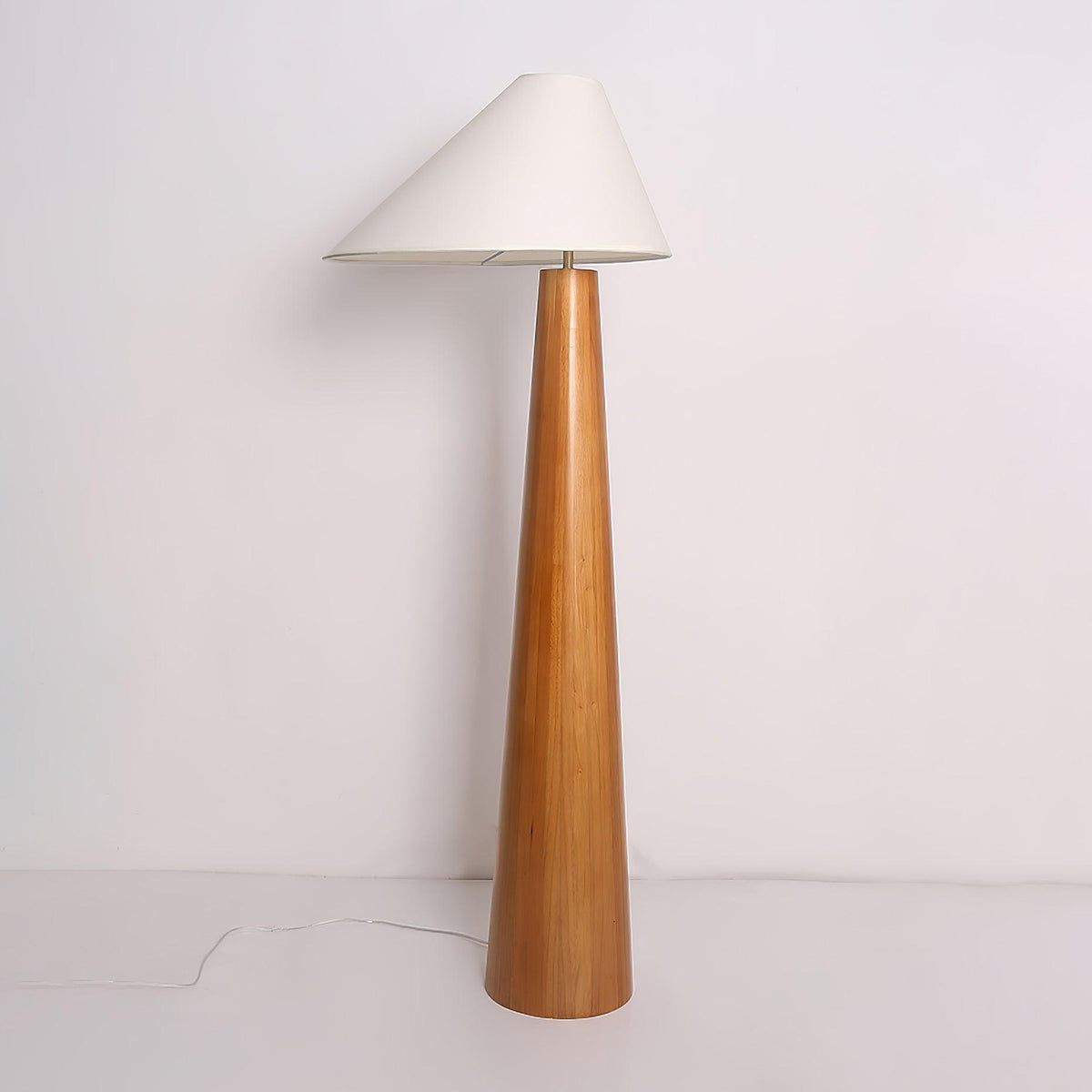 Lampa stojąca Pinnacle Minimalist drewniana