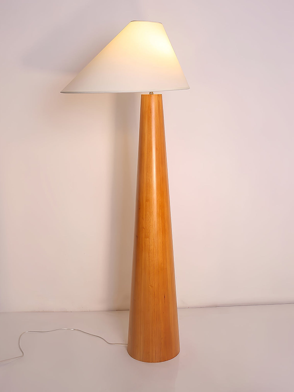 Lampa stojąca Pinnacle Minimalist drewniana