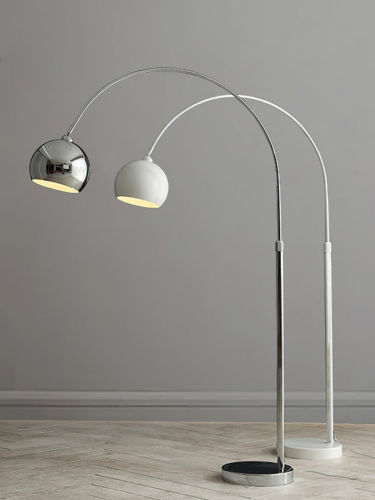 Opal minimalistyczna lampa stojąca