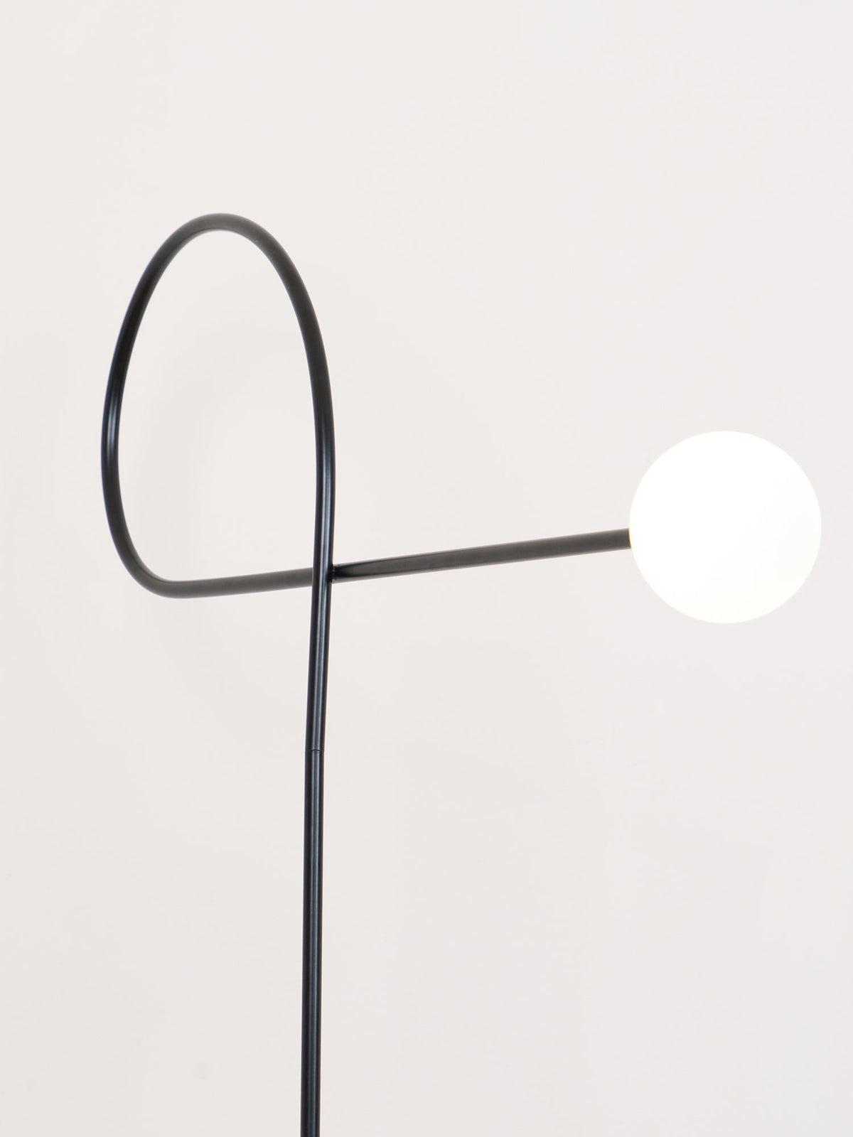 Zanoril rzeźbiarska lampa stojąca