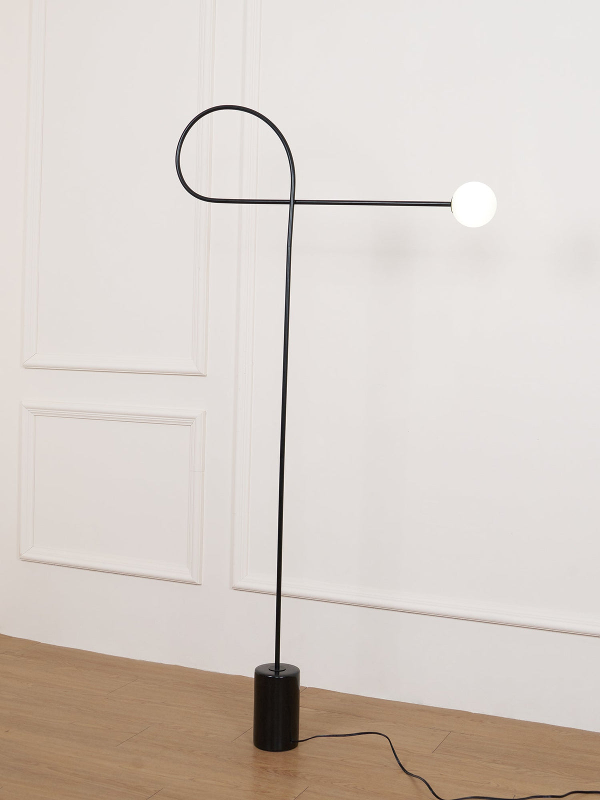 Zanoril rzeźbiarska lampa stojąca