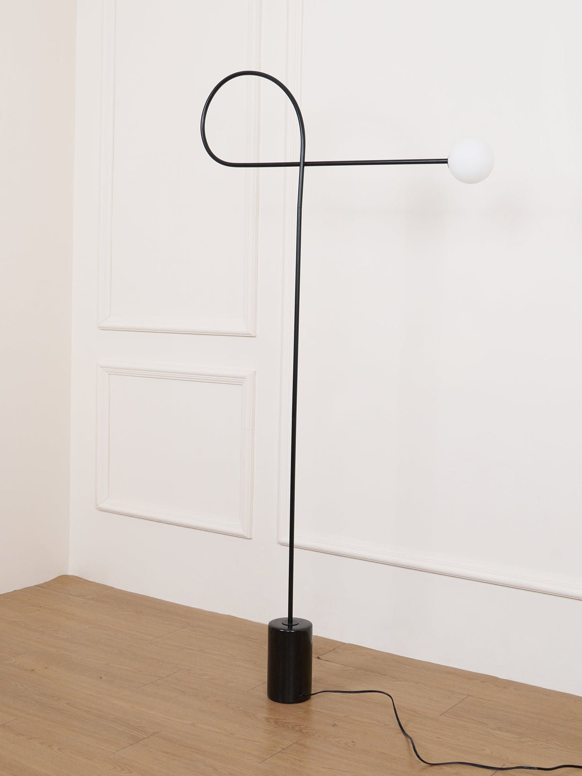 Zanoril rzeźbiarska lampa stojąca
