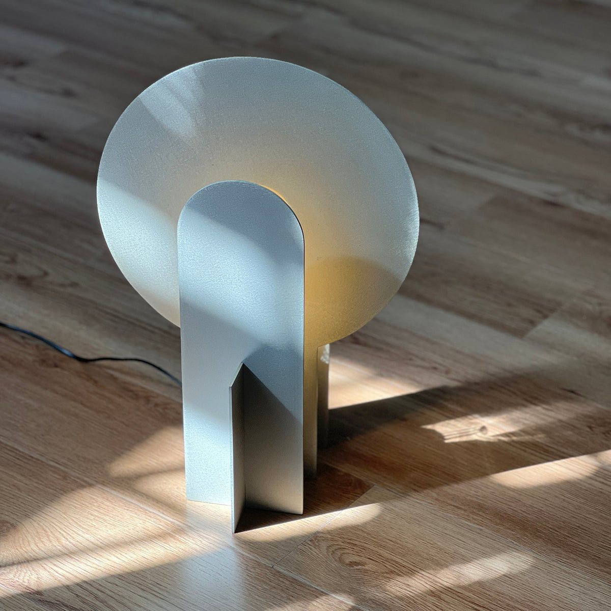 Solvique Arch Marble lampa stołowa