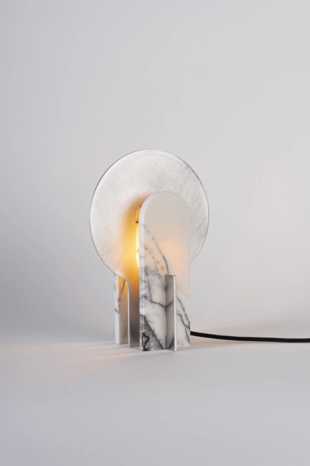 Solvique Arch Marble lampa stołowa
