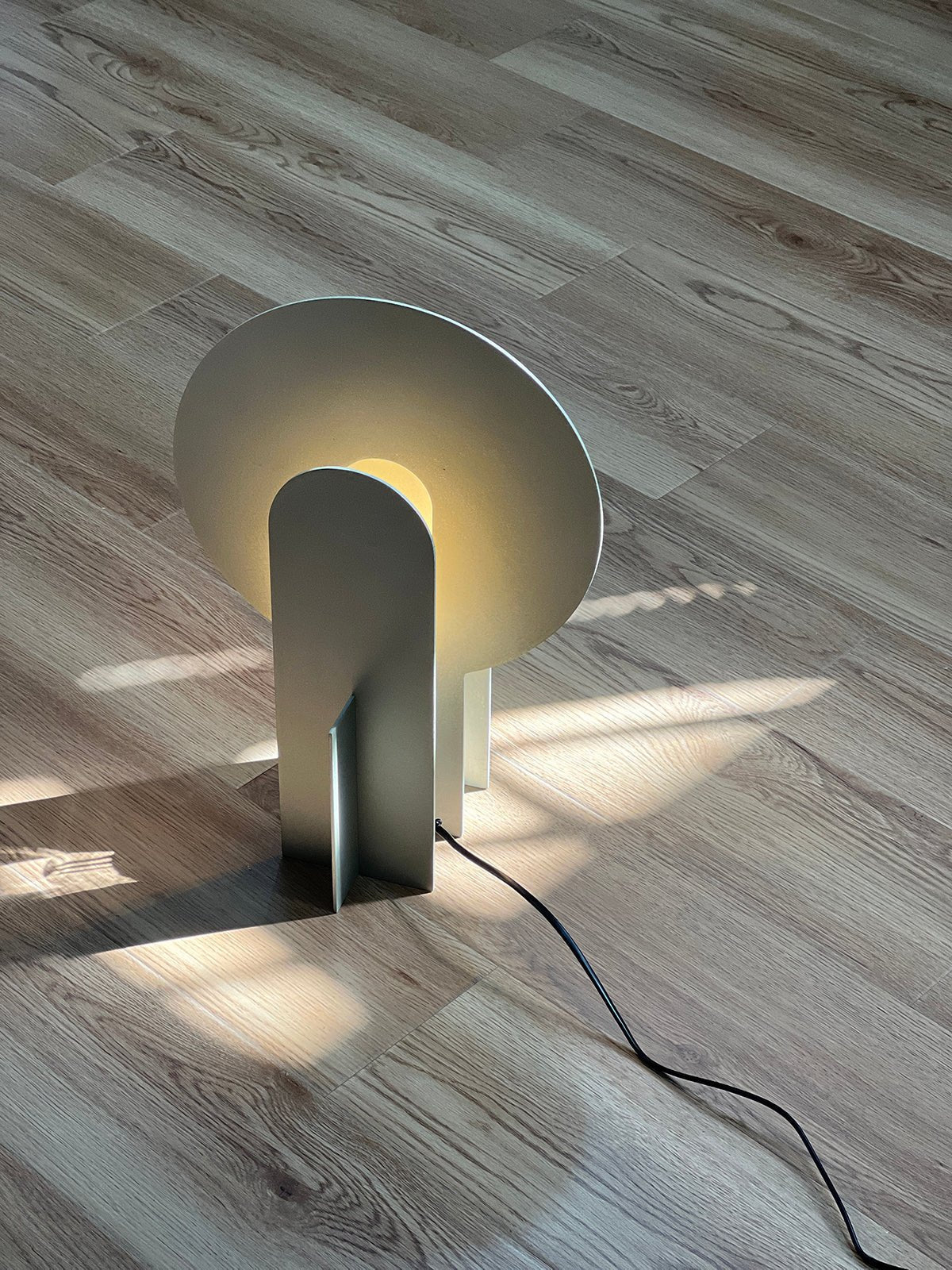 Solvique Arch Marble lampa stołowa