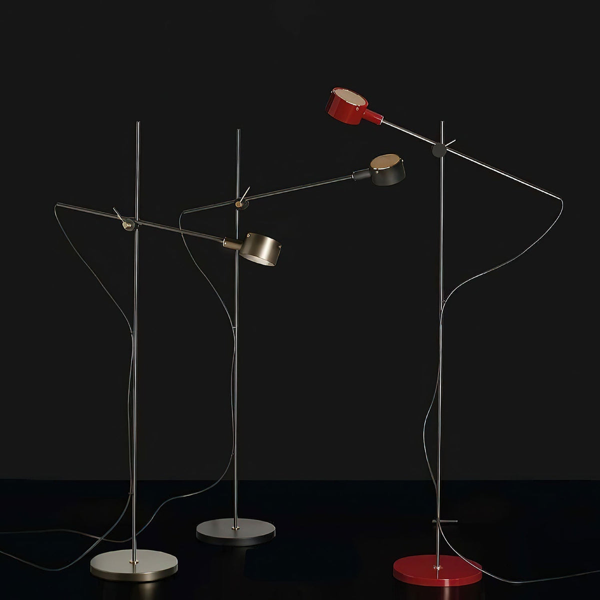 Arclen regulowana lampa stojąca z ruchomym ramieniem