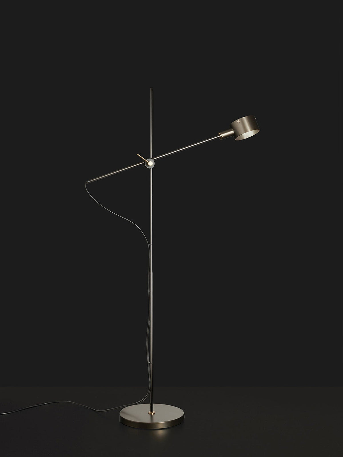 Arclen regulowana lampa stojąca z ruchomym ramieniem