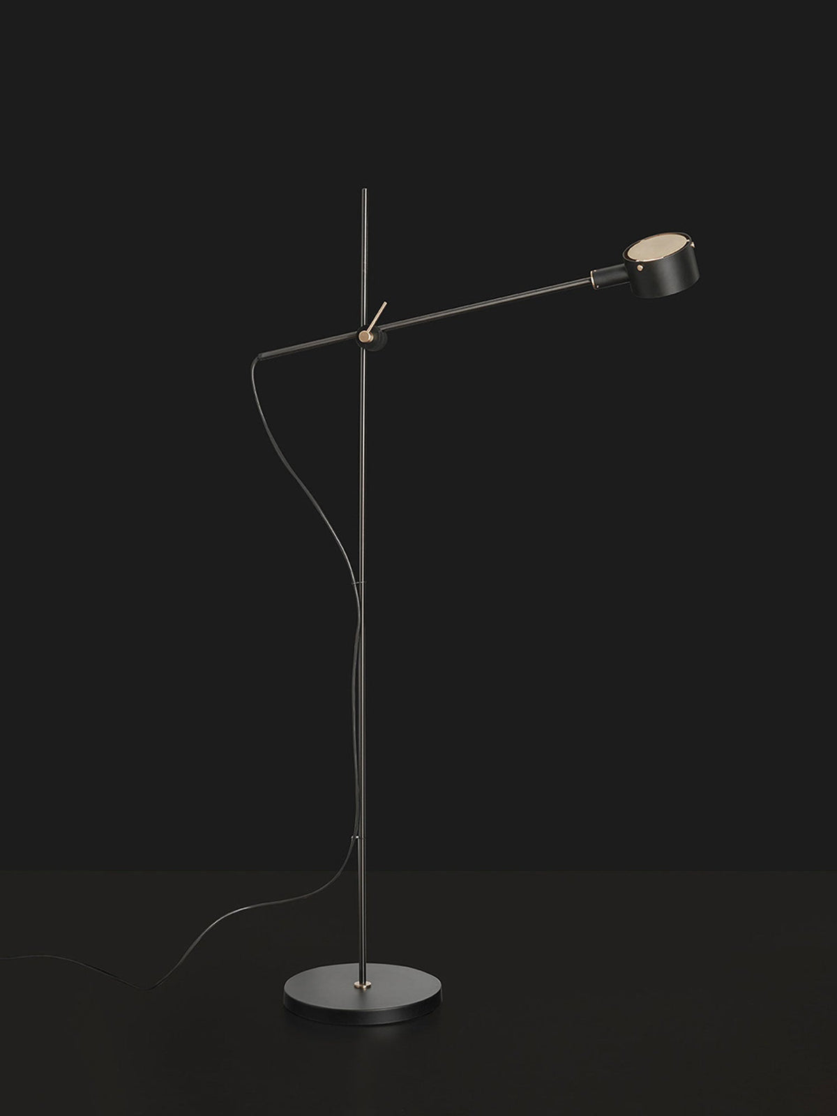 Arclen regulowana lampa stojąca z ruchomym ramieniem