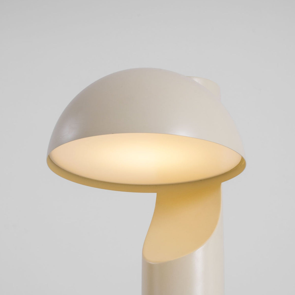 Belviora minimalistyczna lampa stołowa