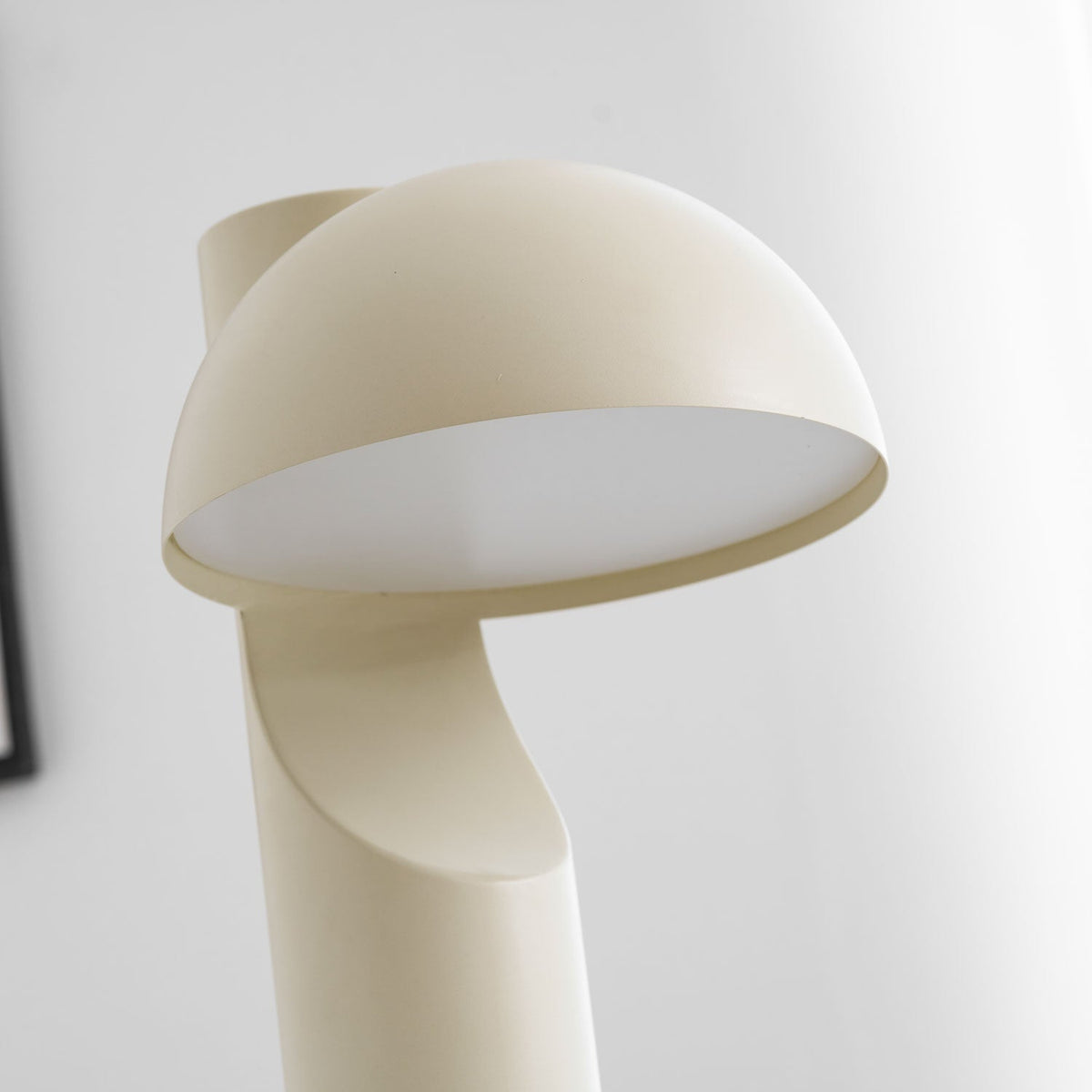 Belviora minimalistyczna lampa stołowa