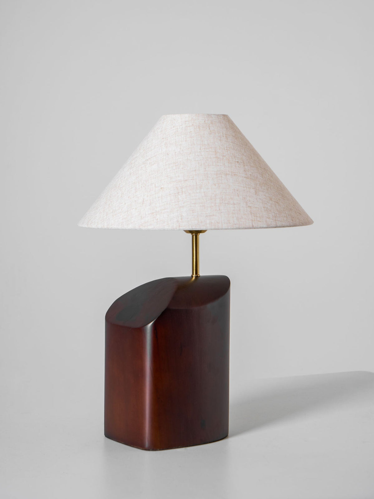 Lampa stołowa Halene z drewna i płótna