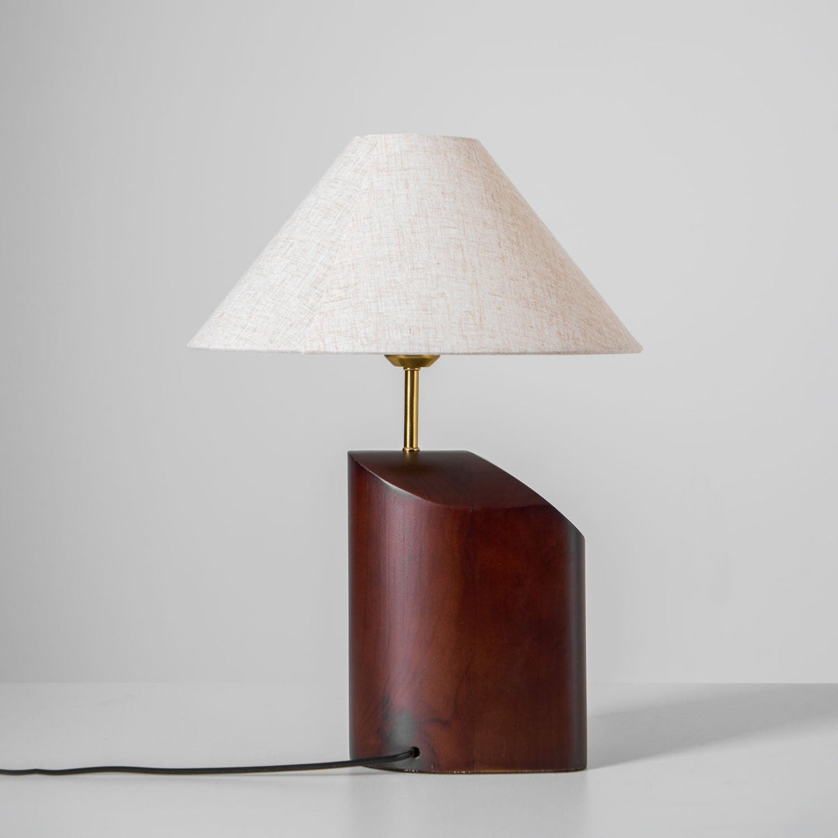 Lampa stołowa Halene z drewna i płótna
